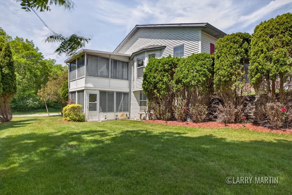 3288 Cambridge Street SE Kentwood City MI 49512