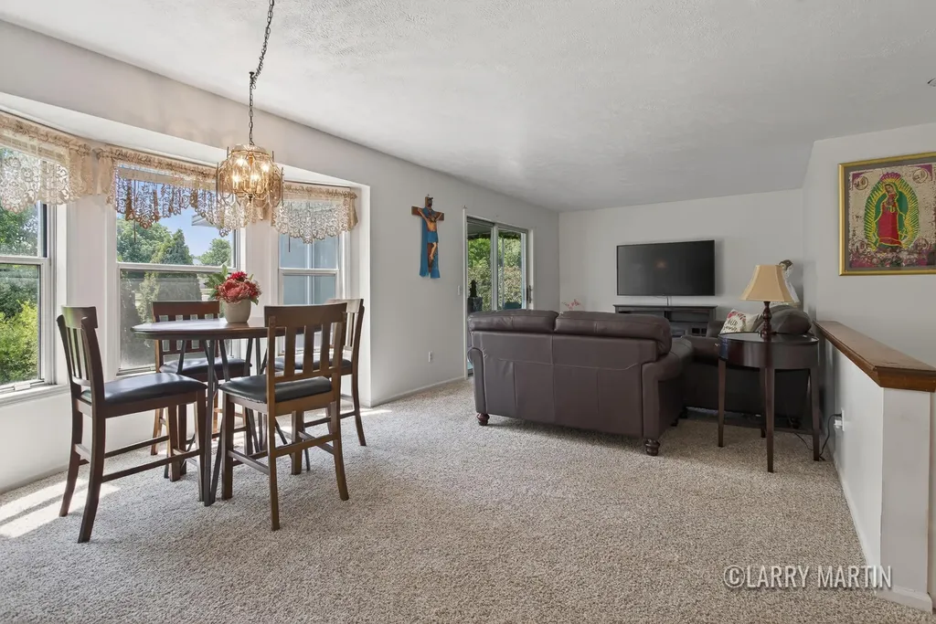 3288 Cambridge Street SE Kentwood City MI 49512