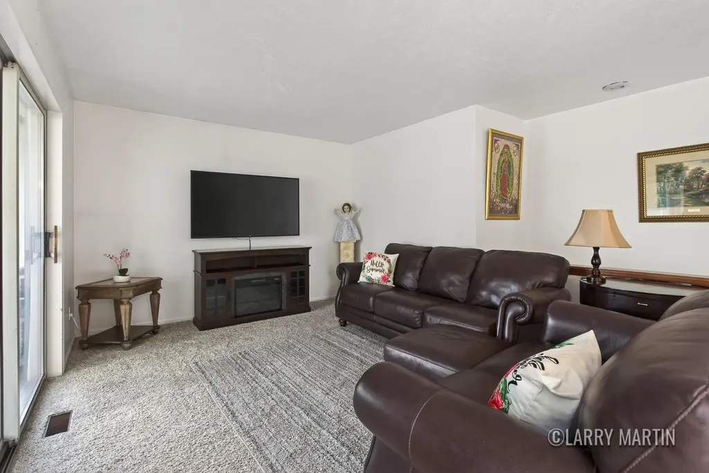 3288 Cambridge Street SE Kentwood City MI 49512