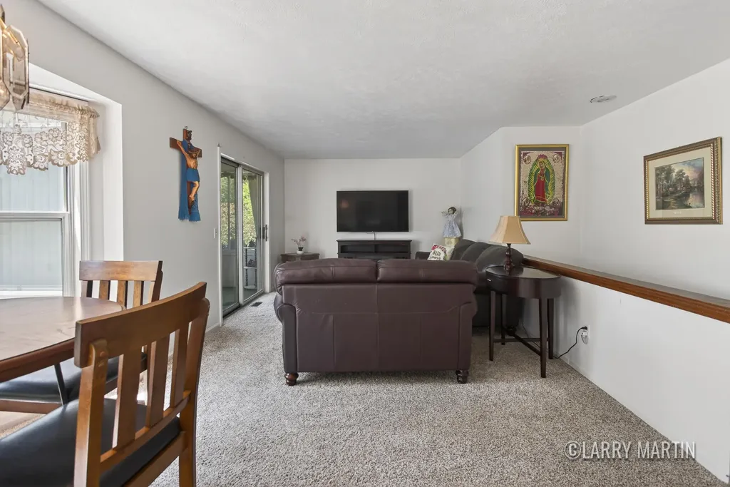 3288 Cambridge Street SE Kentwood City MI 49512