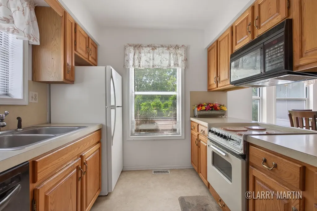 3288 Cambridge Street SE Kentwood City MI 49512