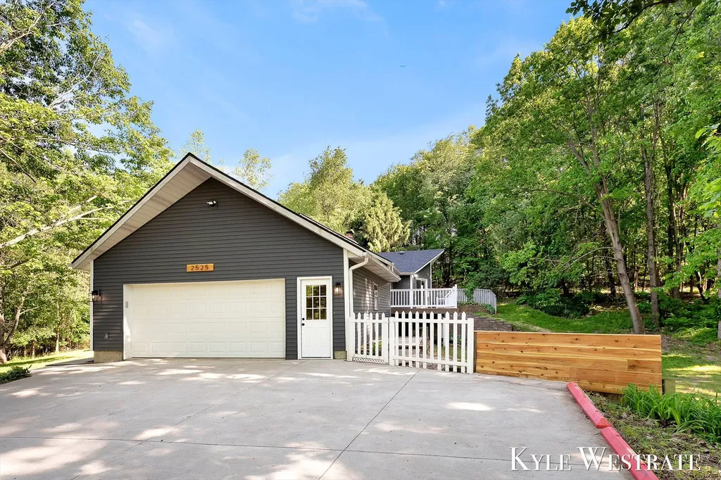 2525 Biggs Avenue NE Vergennes Township MI 49331