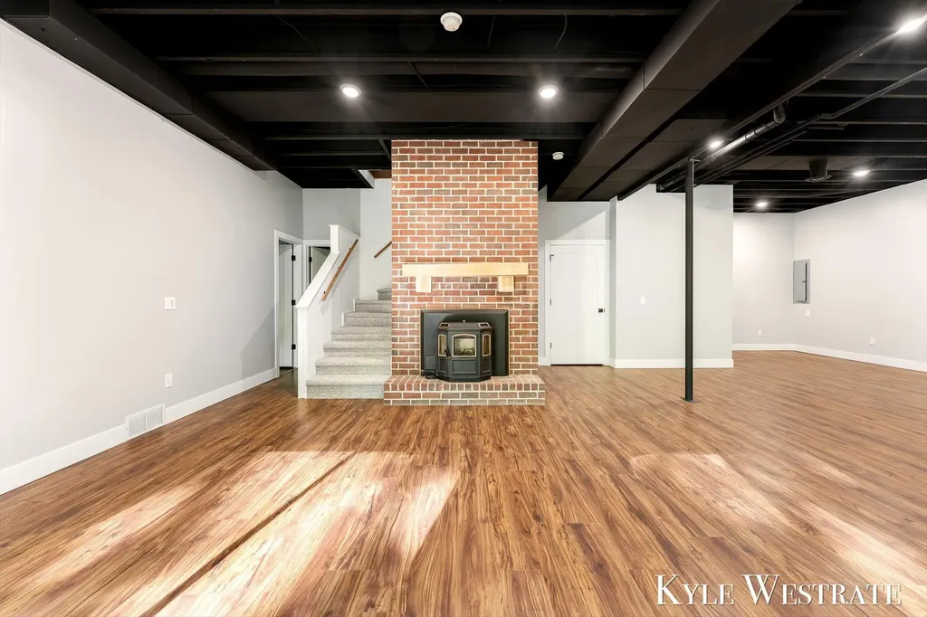 2525 Biggs Avenue NE Vergennes Township MI 49331