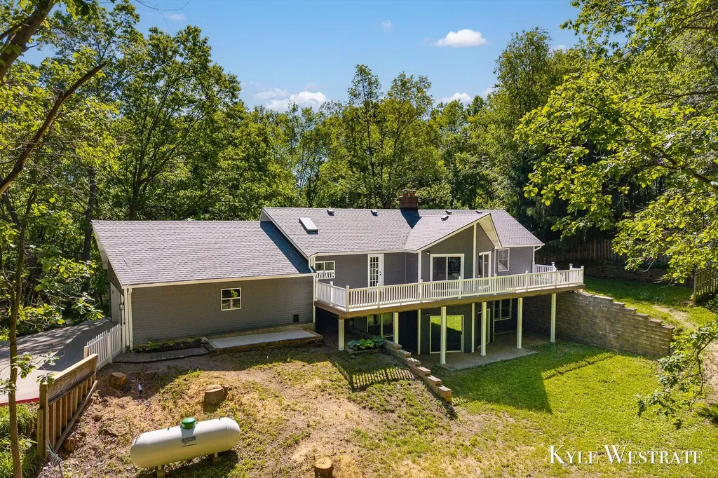 2525 Biggs Avenue NE Vergennes Township MI 49331