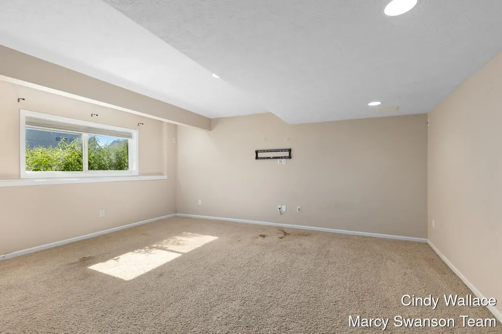 8511 Green Valley Valley SE Caledonia Township MI 49316