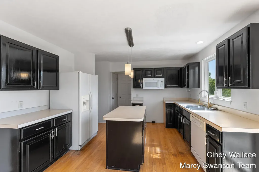 8511 Green Valley Valley SE Caledonia Township MI 49316