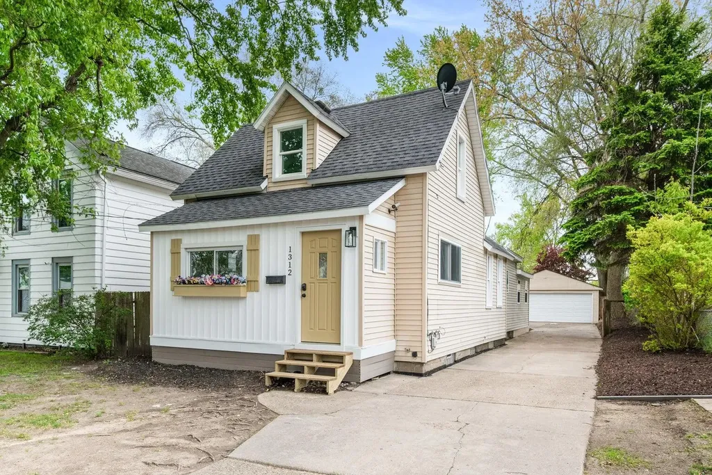 1312 Crosby Street NW Grand Rapids City MI 49504