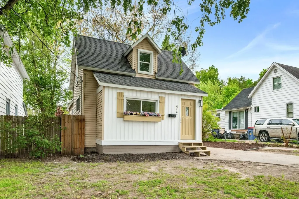 1312 Crosby Street NW Grand Rapids City MI 49504