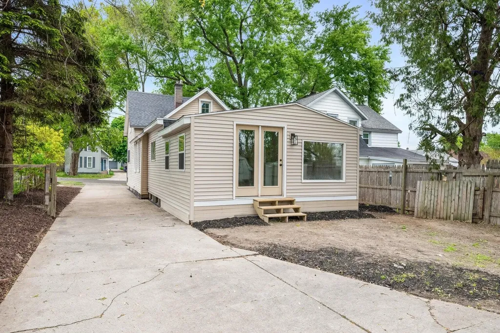 1312 Crosby Street NW Grand Rapids City MI 49504