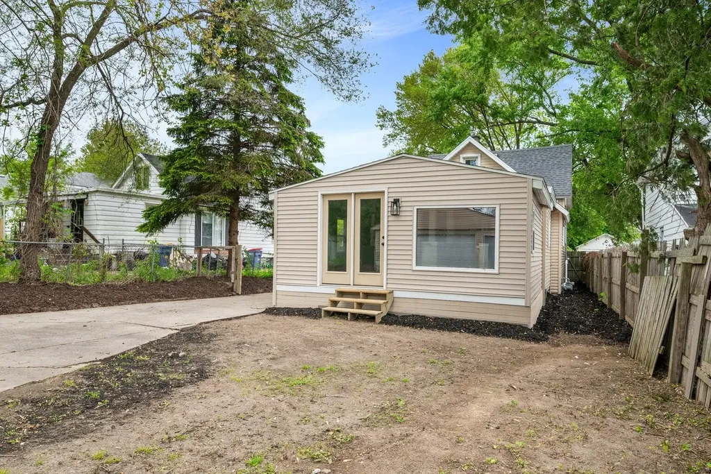 1312 Crosby Street NW Grand Rapids City MI 49504