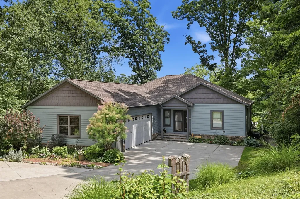 7352 Hallridge Drive NE Grattan Township MI 48809