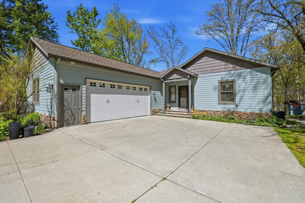 7352 Hallridge Drive NE Grattan Township MI 48809