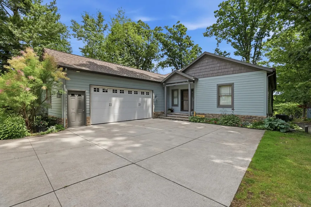 7352 Hallridge Drive NE Grattan Township MI 48809