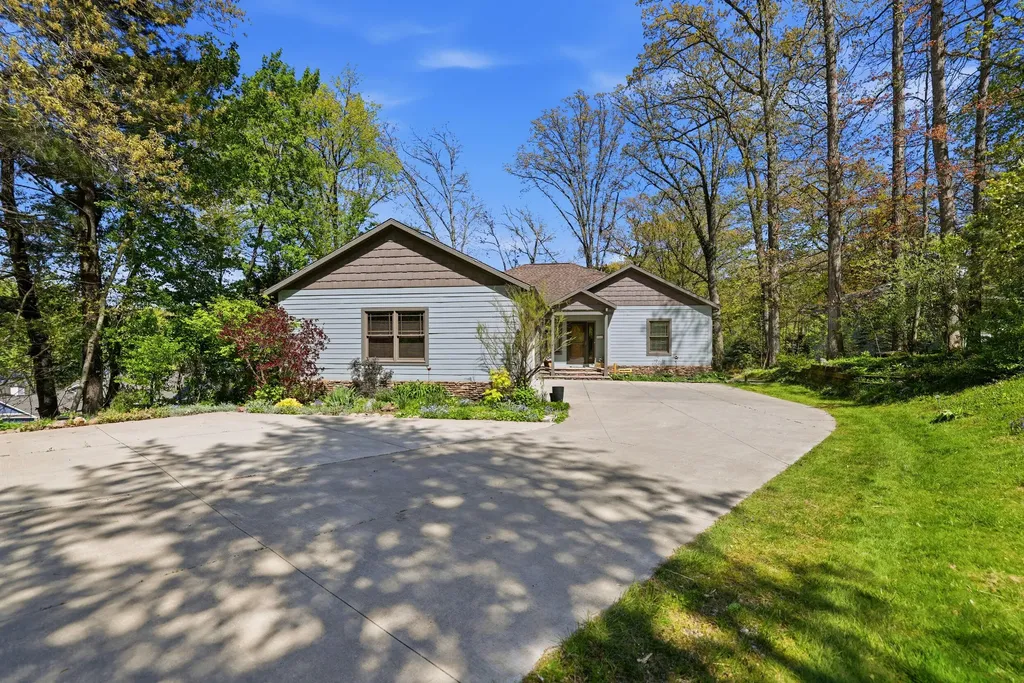 7352 Hallridge Drive NE Grattan Township MI 48809