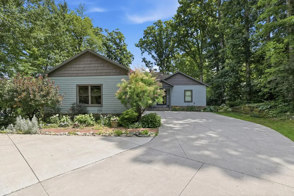 7352 Hallridge Drive NE Grattan Township MI 48809