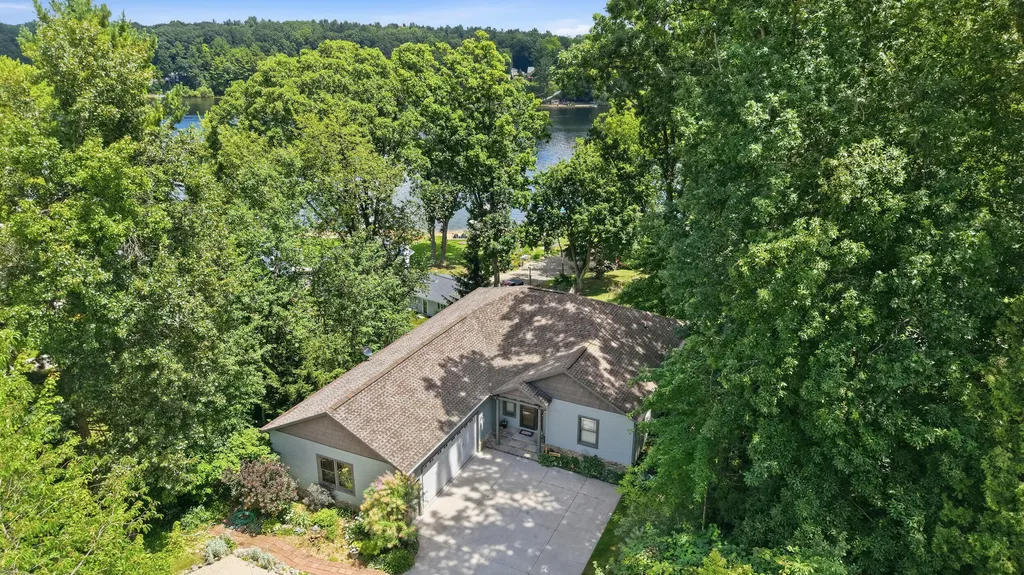 7352 Hallridge Drive NE Grattan Township MI 48809