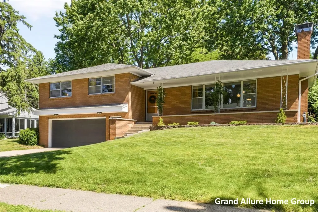 549 Sligh Boulevard NE Grand Rapids City MI 49505
