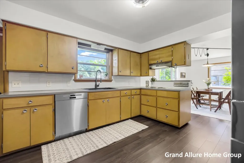 549 Sligh Boulevard NE Grand Rapids City MI 49505