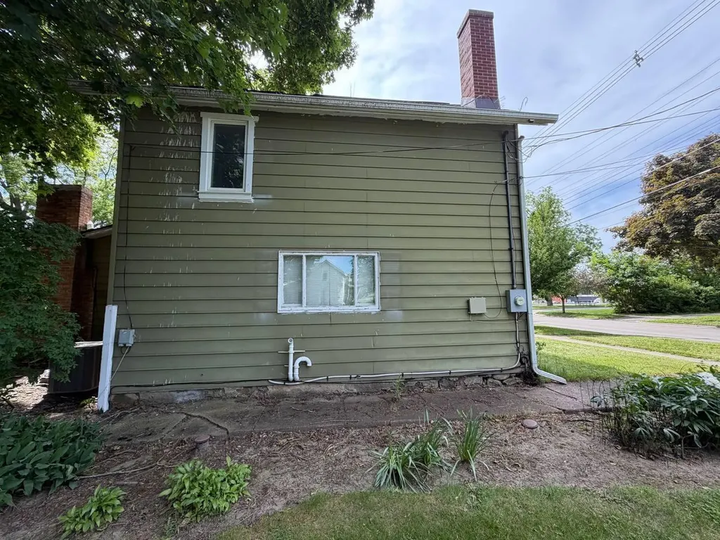 831 W Hanover Street Marshall City MI 49068