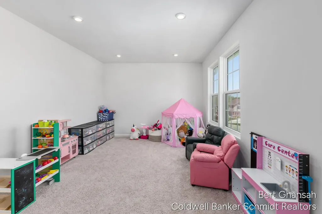 8376 N Oaks Court Grand Blanc Charter Township MI 48439