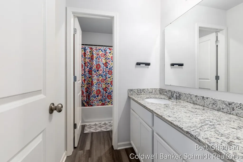 8376 N Oaks Court Grand Blanc Charter Township MI 48439