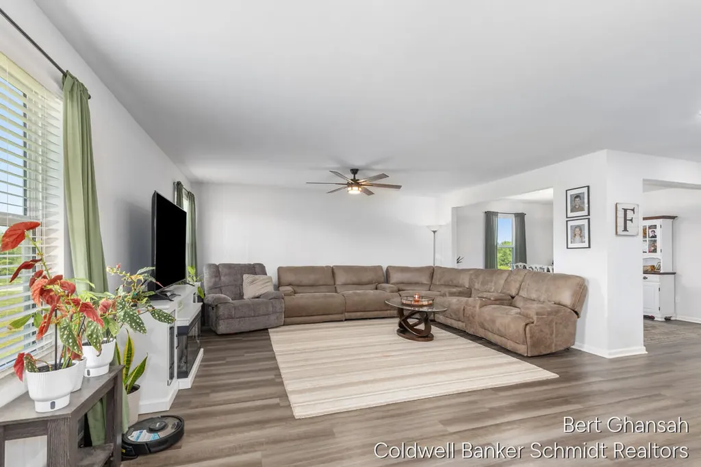 8376 N Oaks Court Grand Blanc Charter Township MI 48439