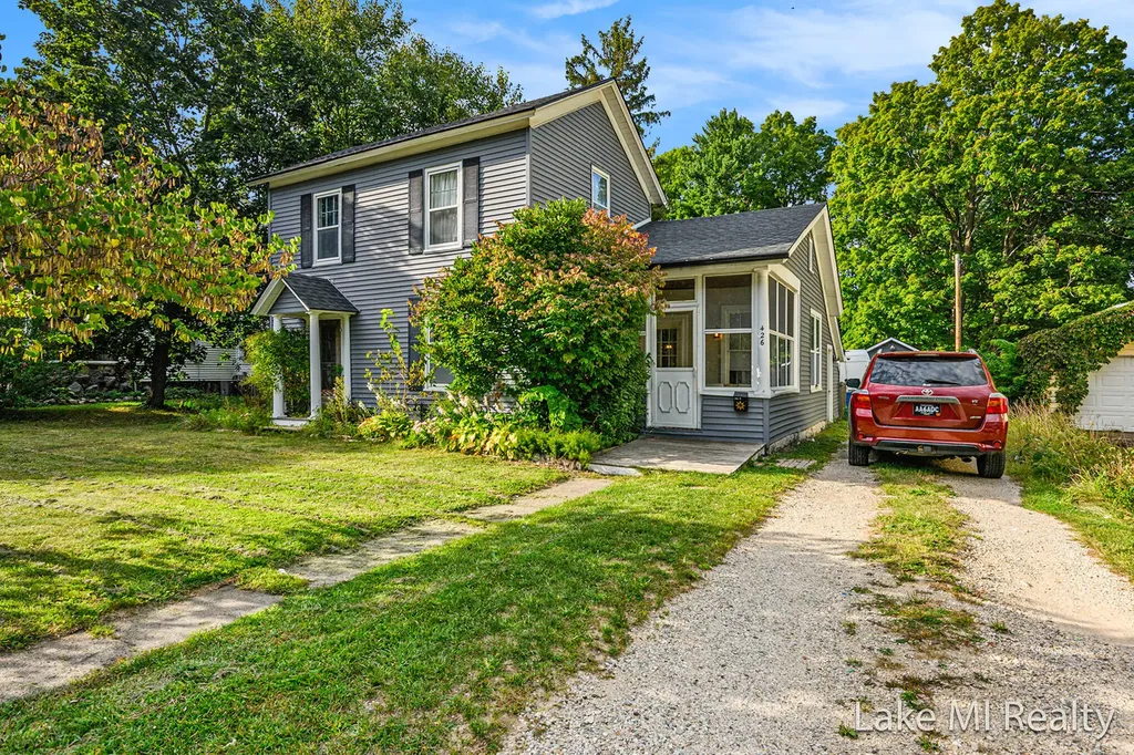 426 W Bridge Street Plainwell City MI 49080