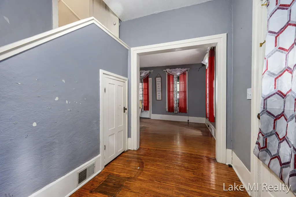 426 W Bridge Street Plainwell City MI 49080