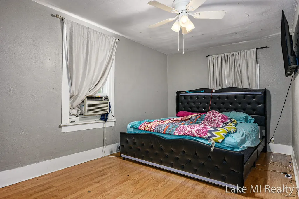426 W Bridge Street Plainwell City MI 49080