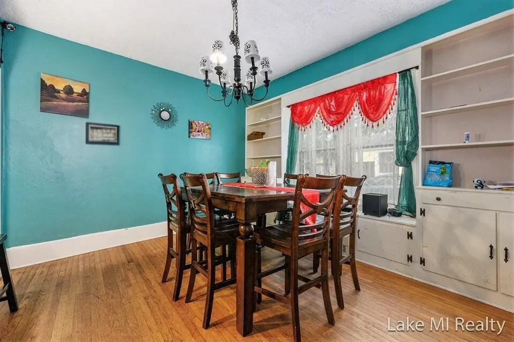 426 W Bridge Street Plainwell City MI 49080