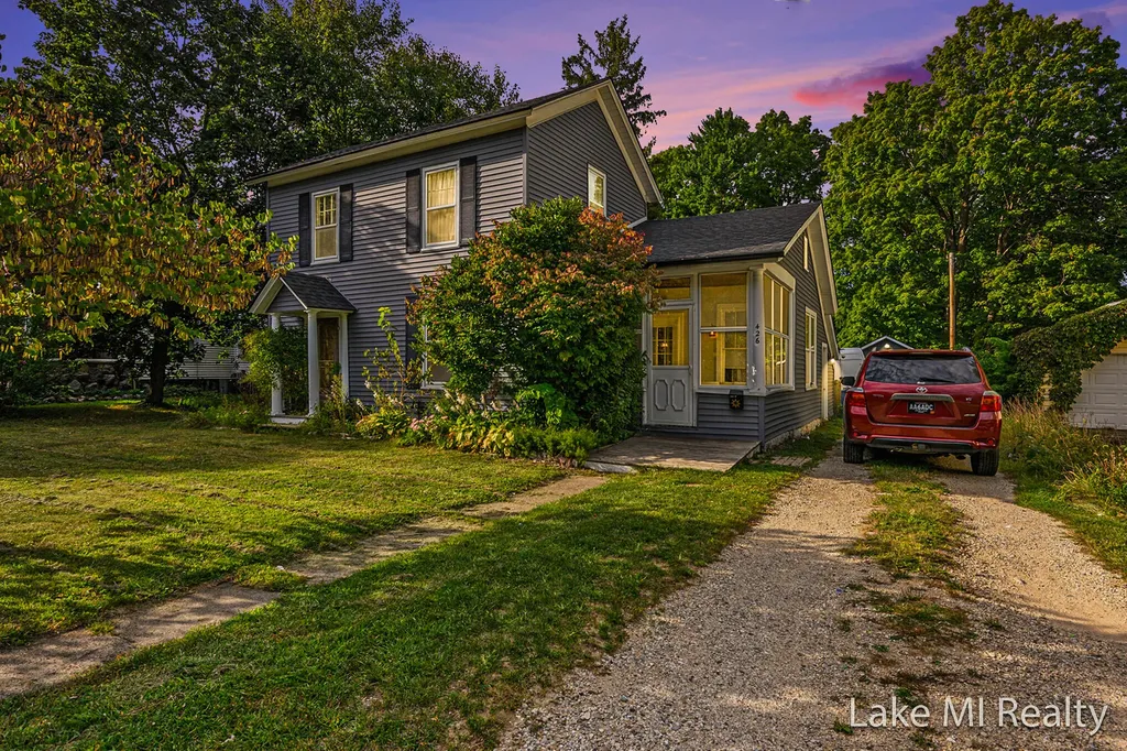 426 W Bridge Street Plainwell City MI 49080