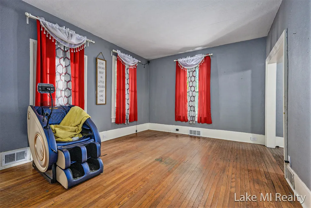 426 W Bridge Street Plainwell City MI 49080