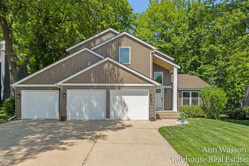 6007 Arroyo Vista Drive NE Cannon Township MI 49341