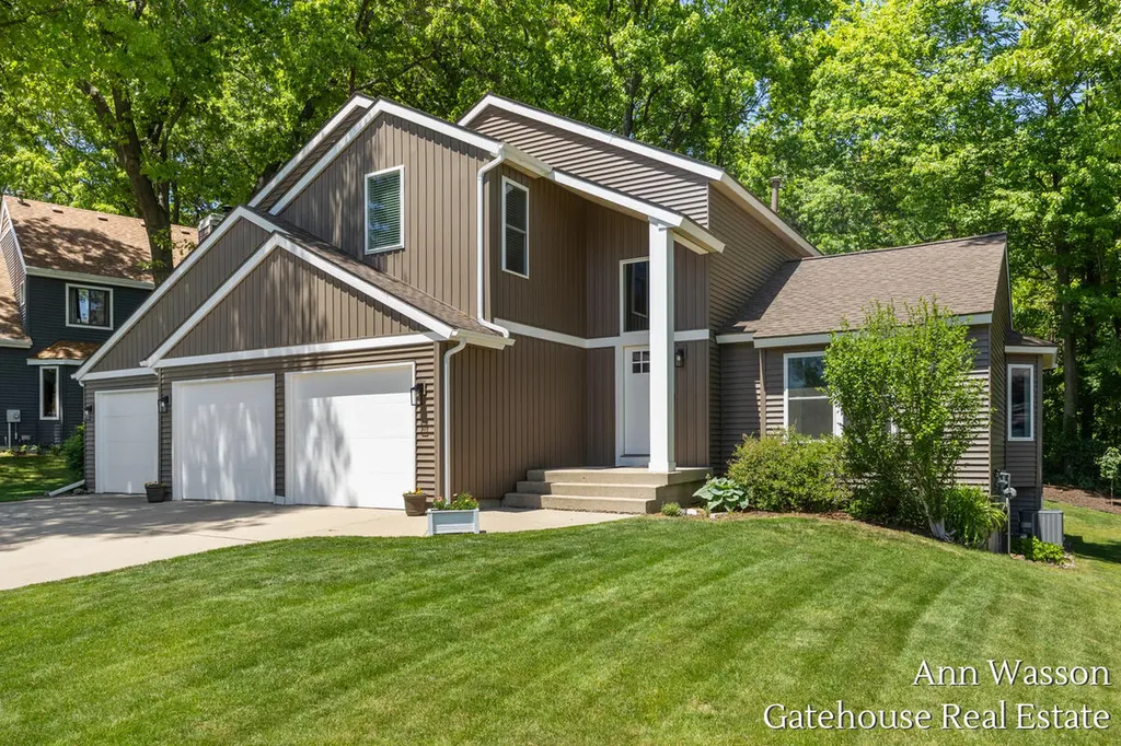 6007 Arroyo Vista Drive NE Cannon Township MI 49341