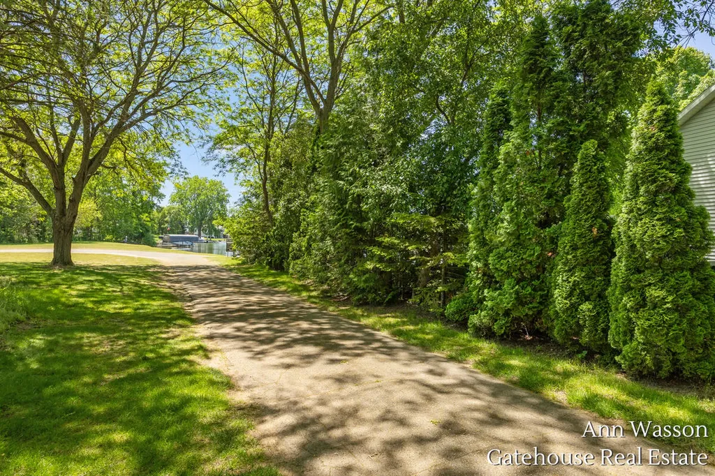 6007 Arroyo Vista Drive NE Cannon Township MI 49341