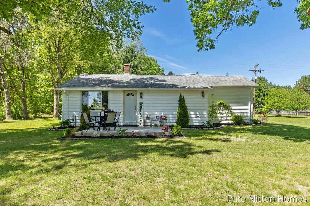 5234 S Johnson Road Montcalm Township MI 48838