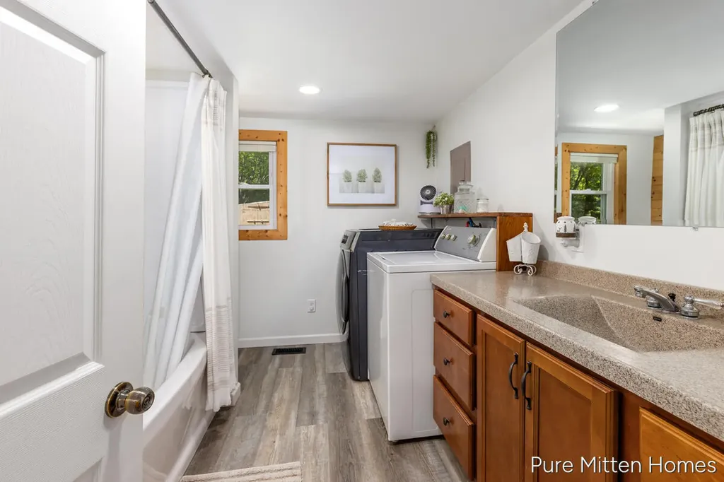 5234 S Johnson Road Montcalm Township MI 48838