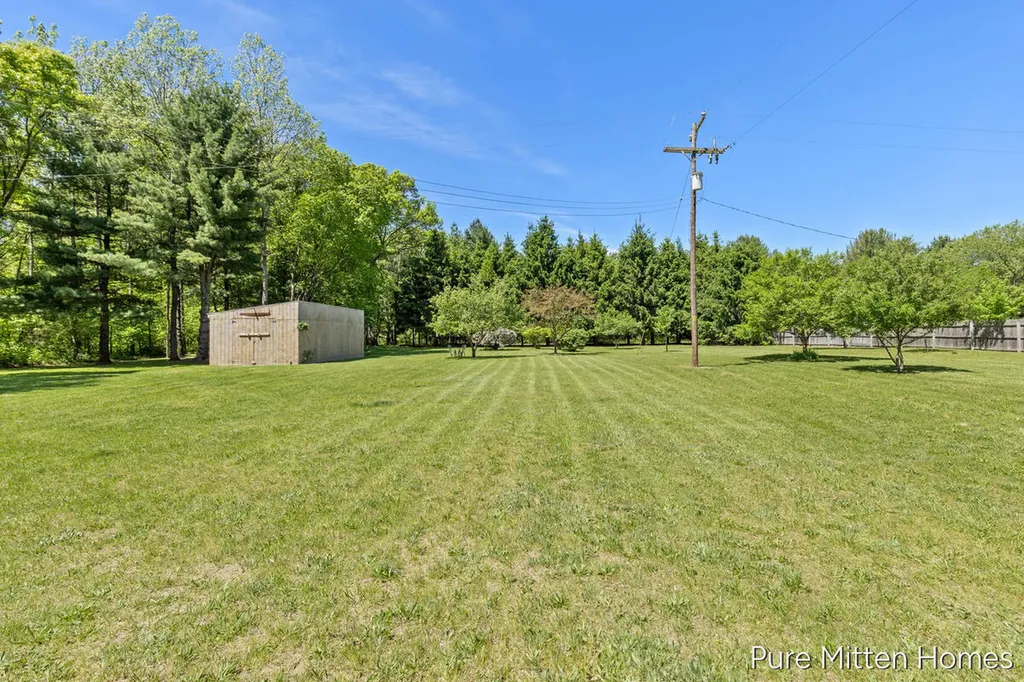 5234 S Johnson Road Montcalm Township MI 48838
