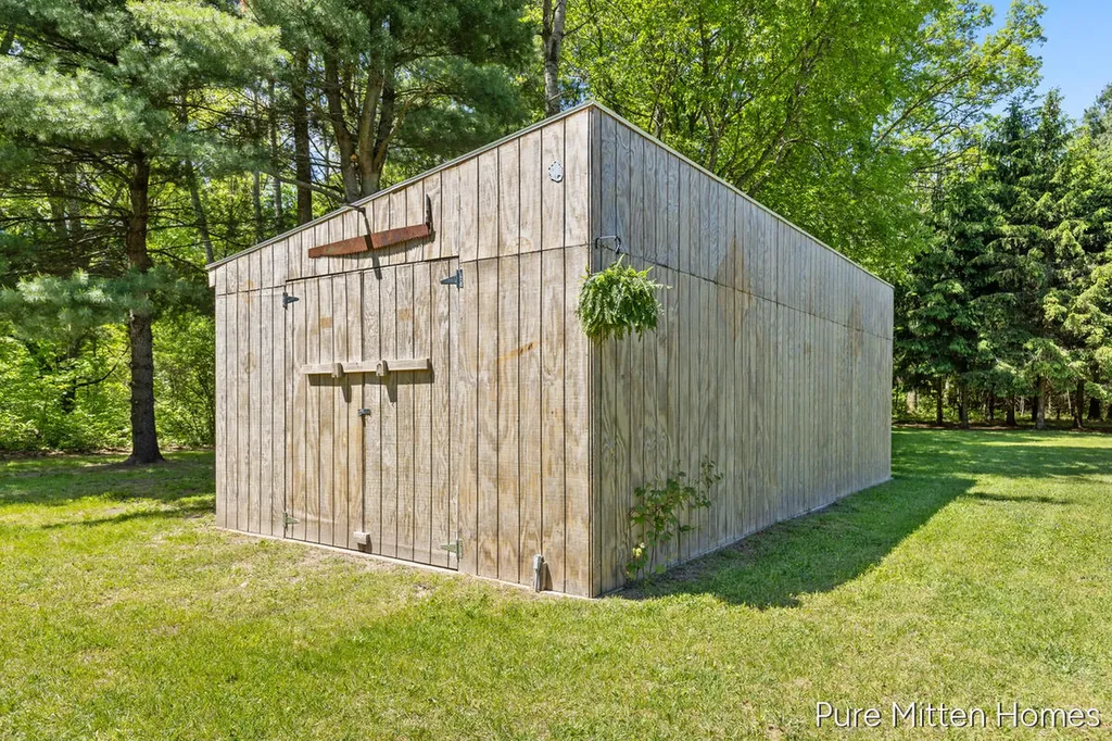 5234 S Johnson Road Montcalm Township MI 48838