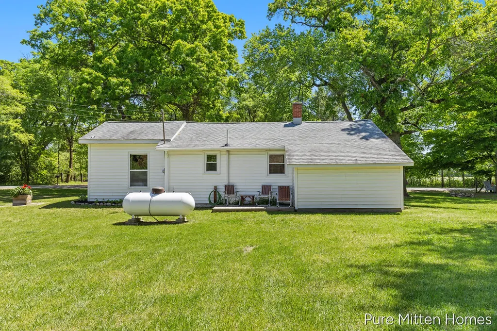 5234 S Johnson Road Montcalm Township MI 48838
