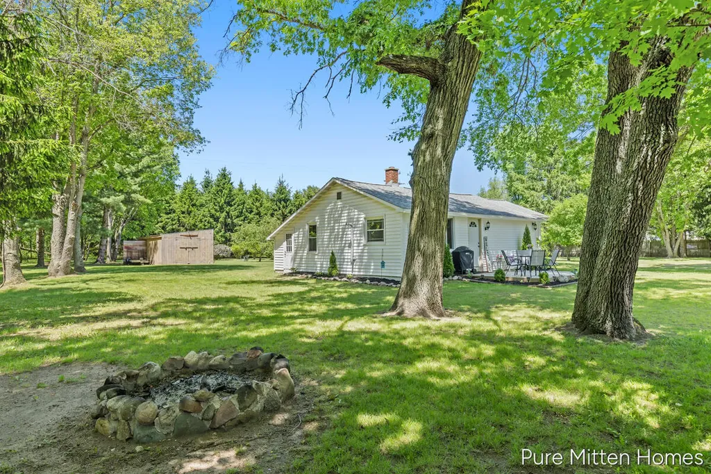 5234 S Johnson Road Montcalm Township MI 48838