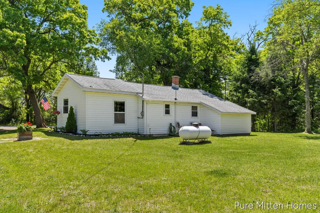 5234 S Johnson Road Montcalm Township MI 48838
