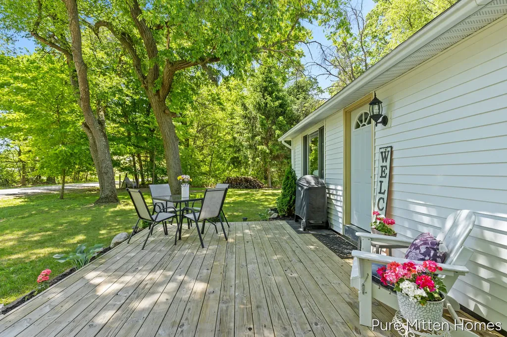 5234 S Johnson Road Montcalm Township MI 48838