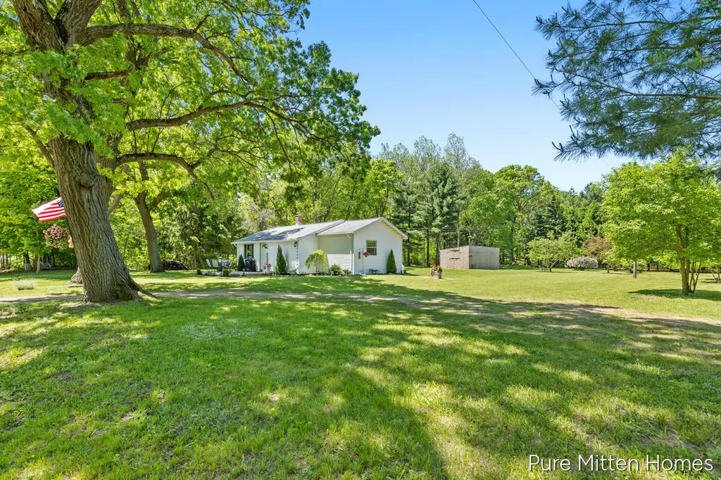 5234 S Johnson Road Montcalm Township MI 48838