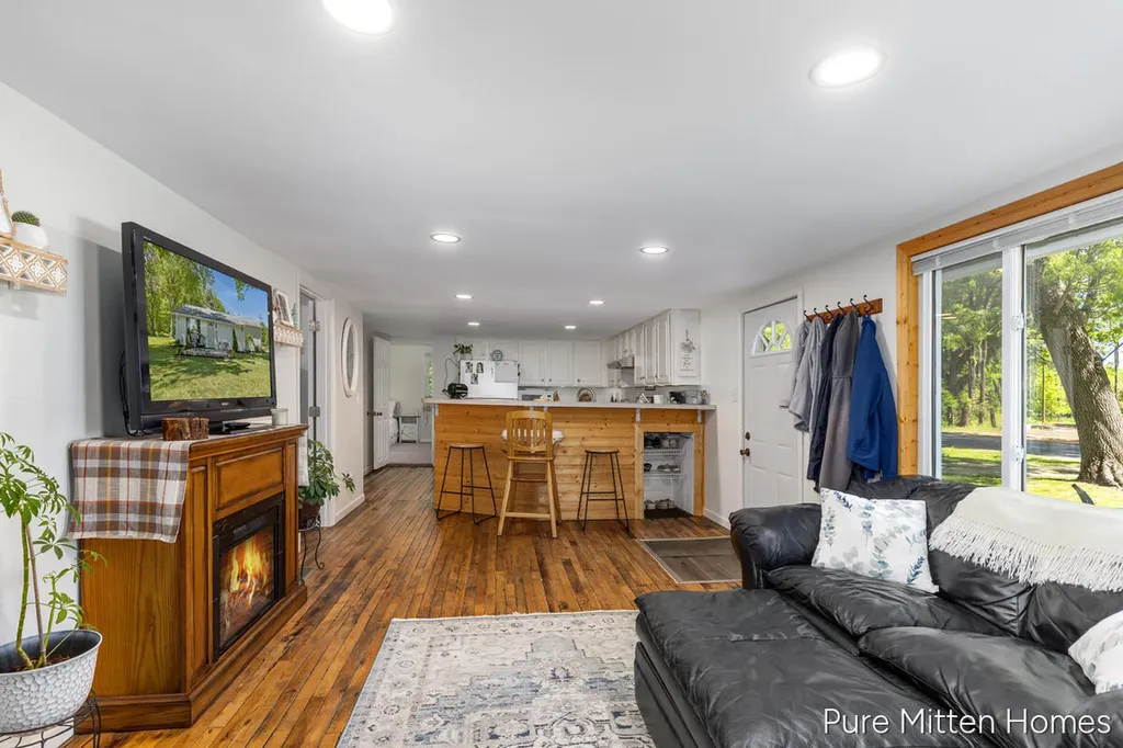 5234 S Johnson Road Montcalm Township MI 48838