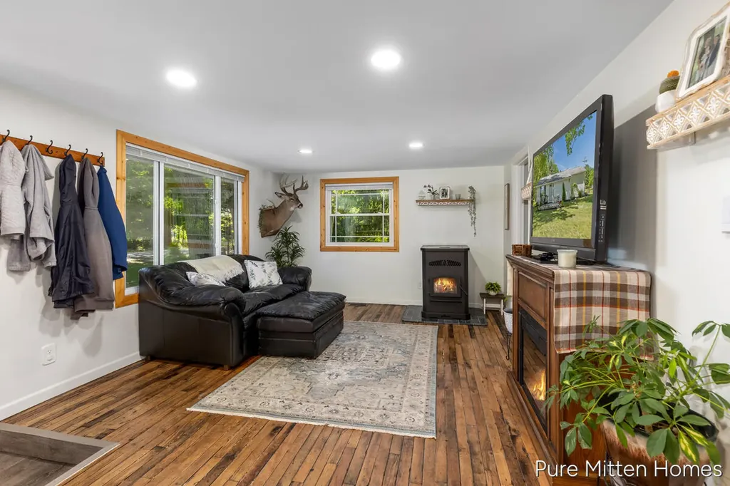 5234 S Johnson Road Montcalm Township MI 48838