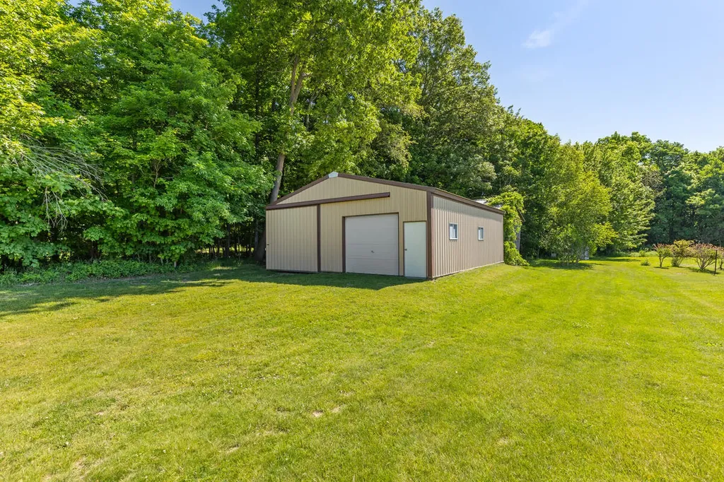 1114 48th Avenue Jamestown Charter Township MI 49426