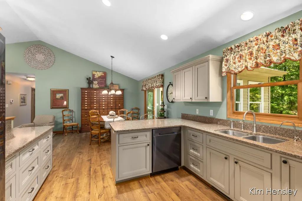 8160 Oakview Ridge Drive NE Cannon Township MI 49341