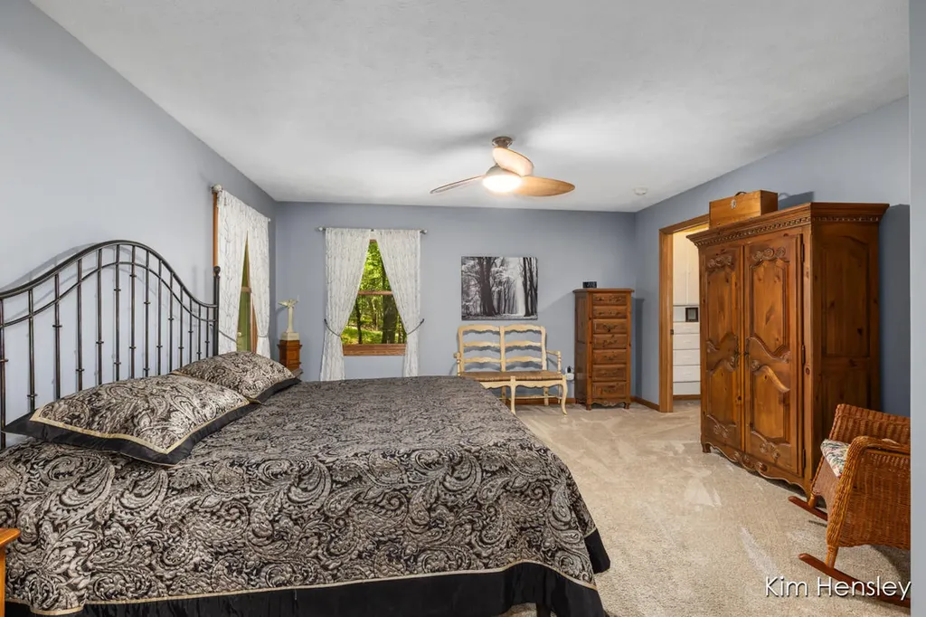 8160 Oakview Ridge Drive NE Cannon Township MI 49341