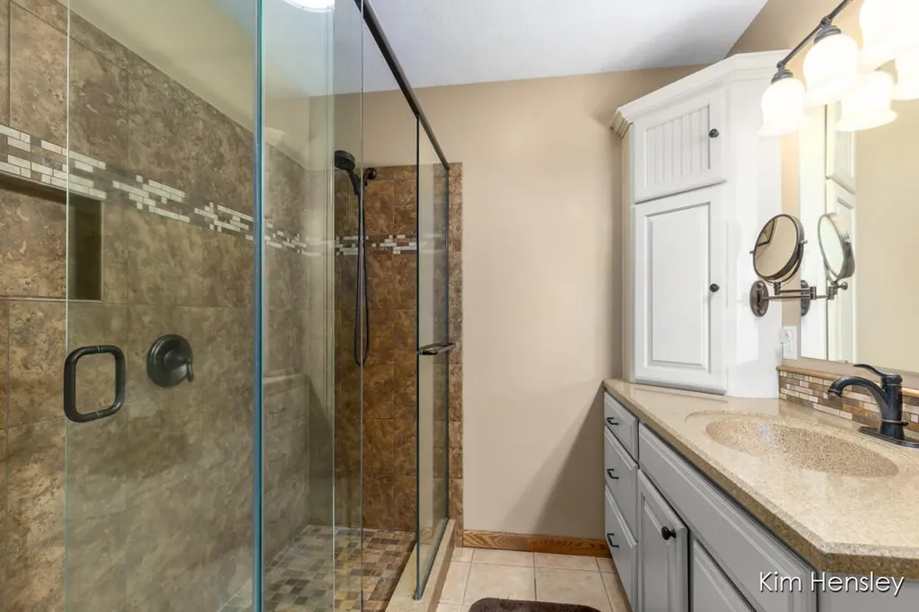 8160 Oakview Ridge Drive NE Cannon Township MI 49341